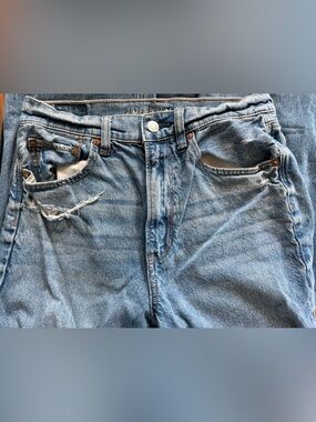 American Eagle Outfitters Light Wash women’s Relaxed Denim Jeans